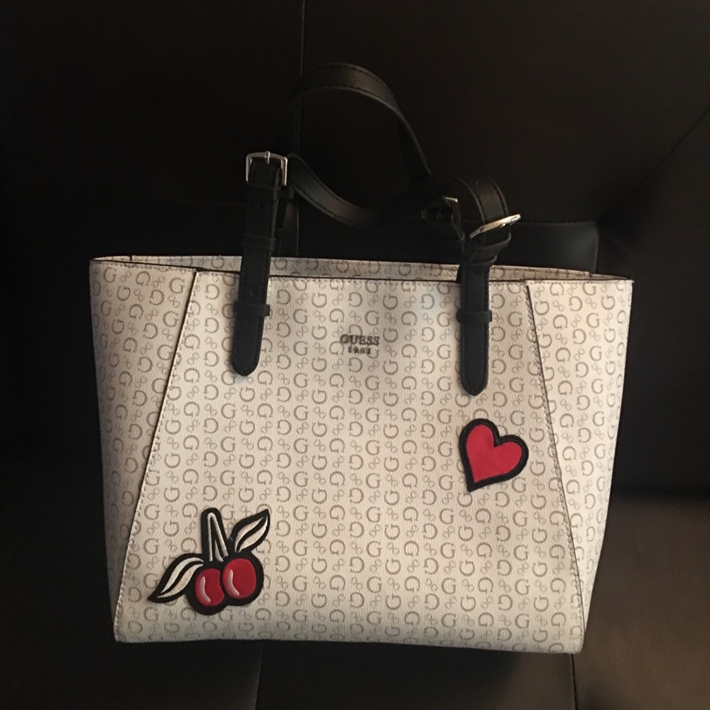 Guess tote